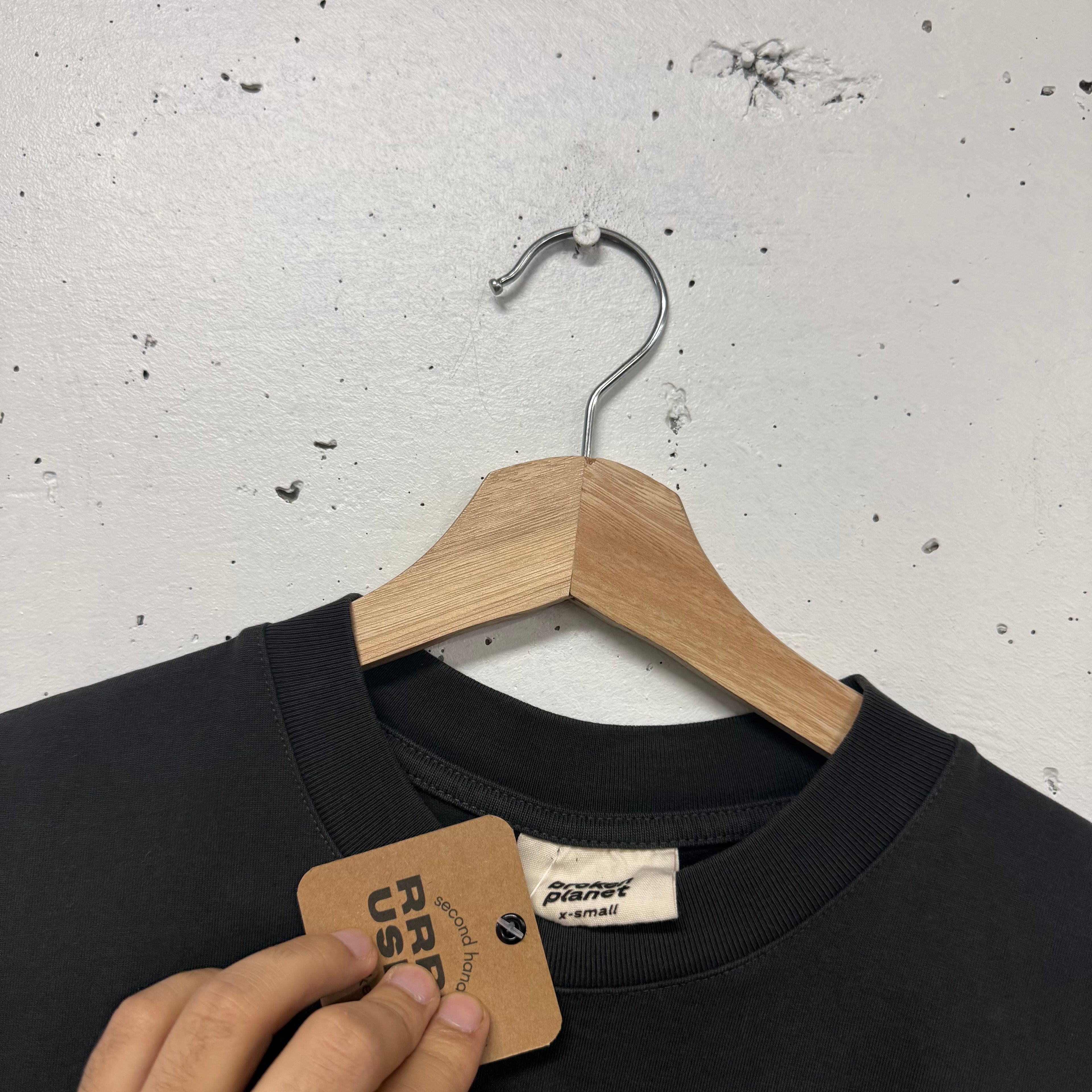 Polera Broken Planet