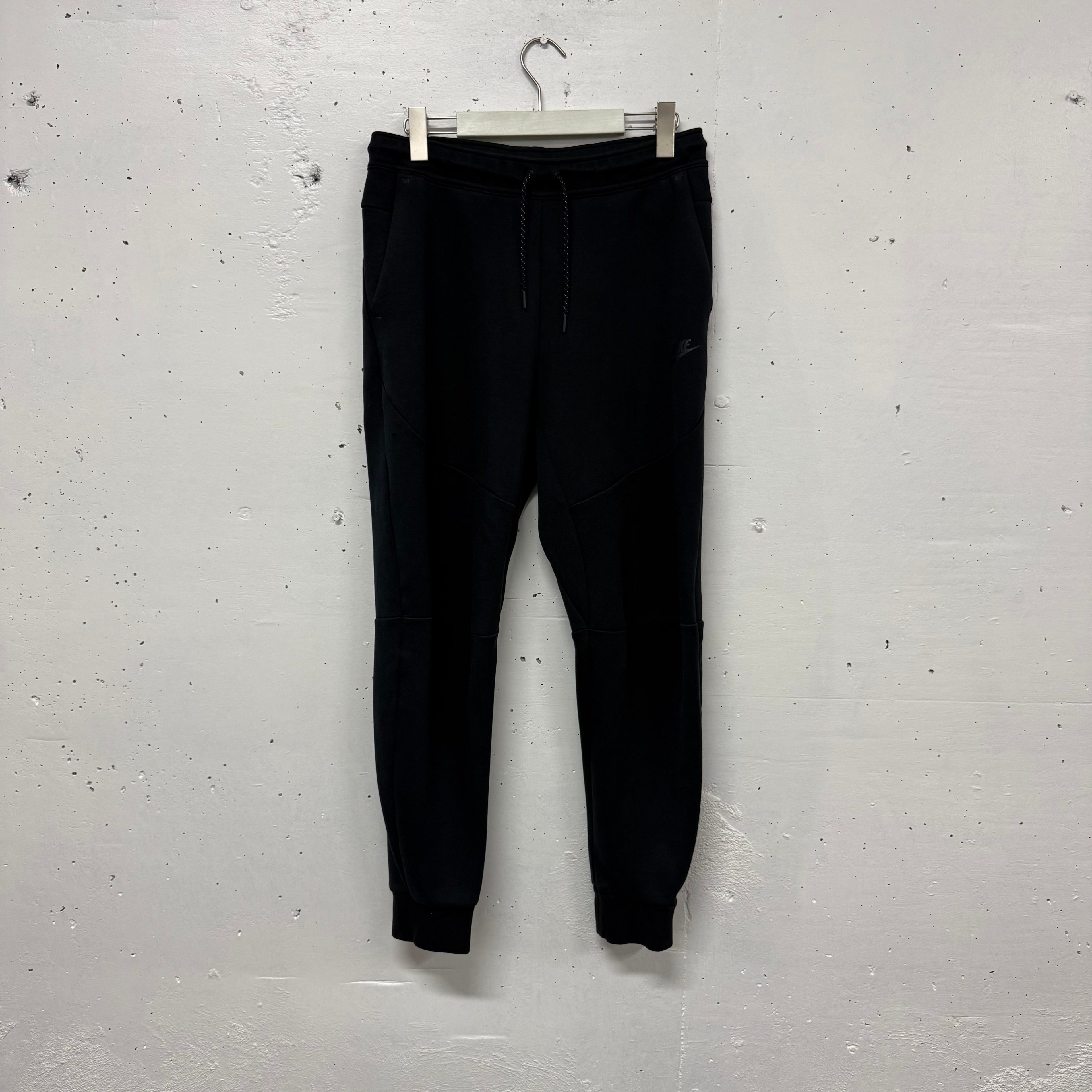 Pantalón Buzo Nike Tech