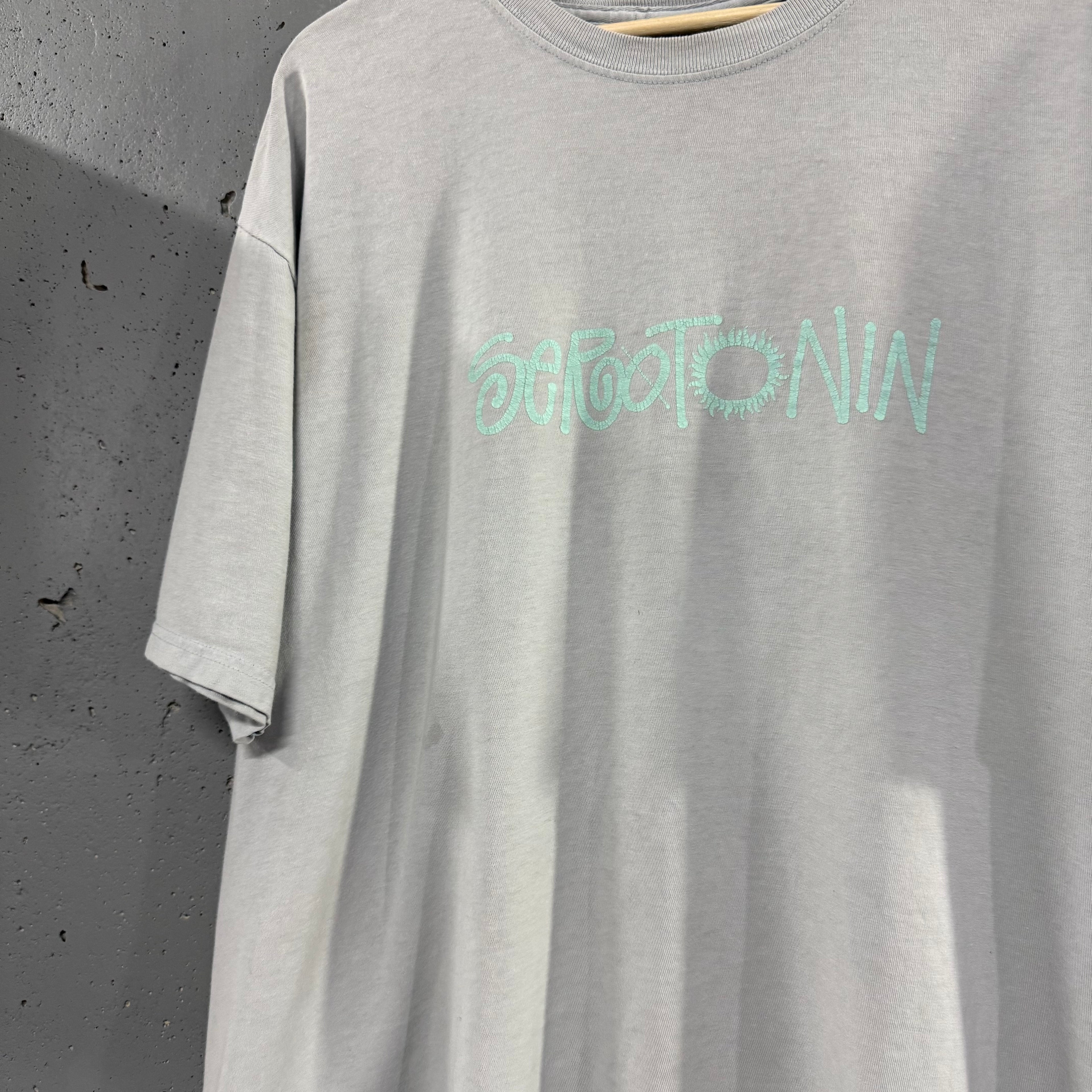 Polera Stussy Serotonin