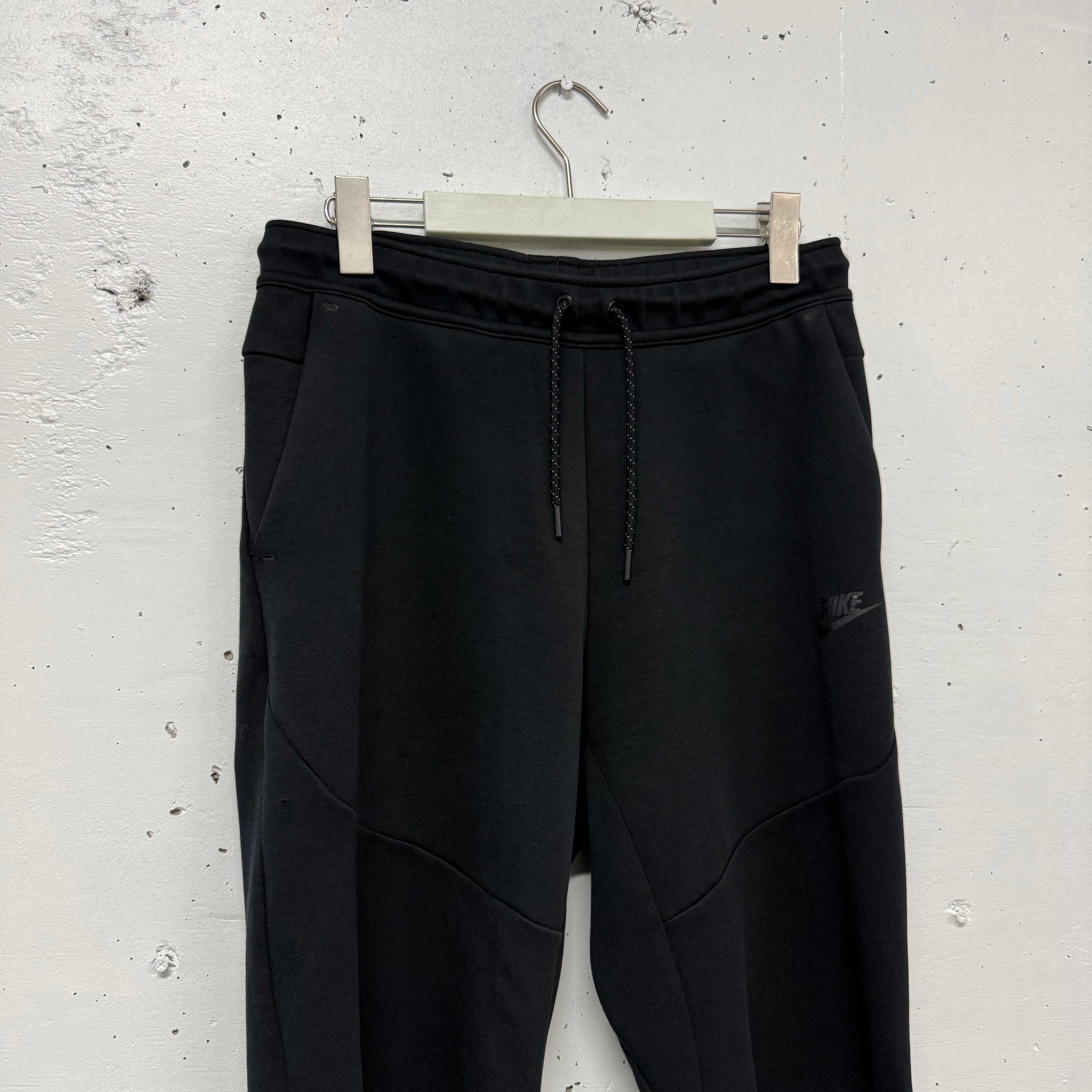 Pantalón Buzo Nike Tech