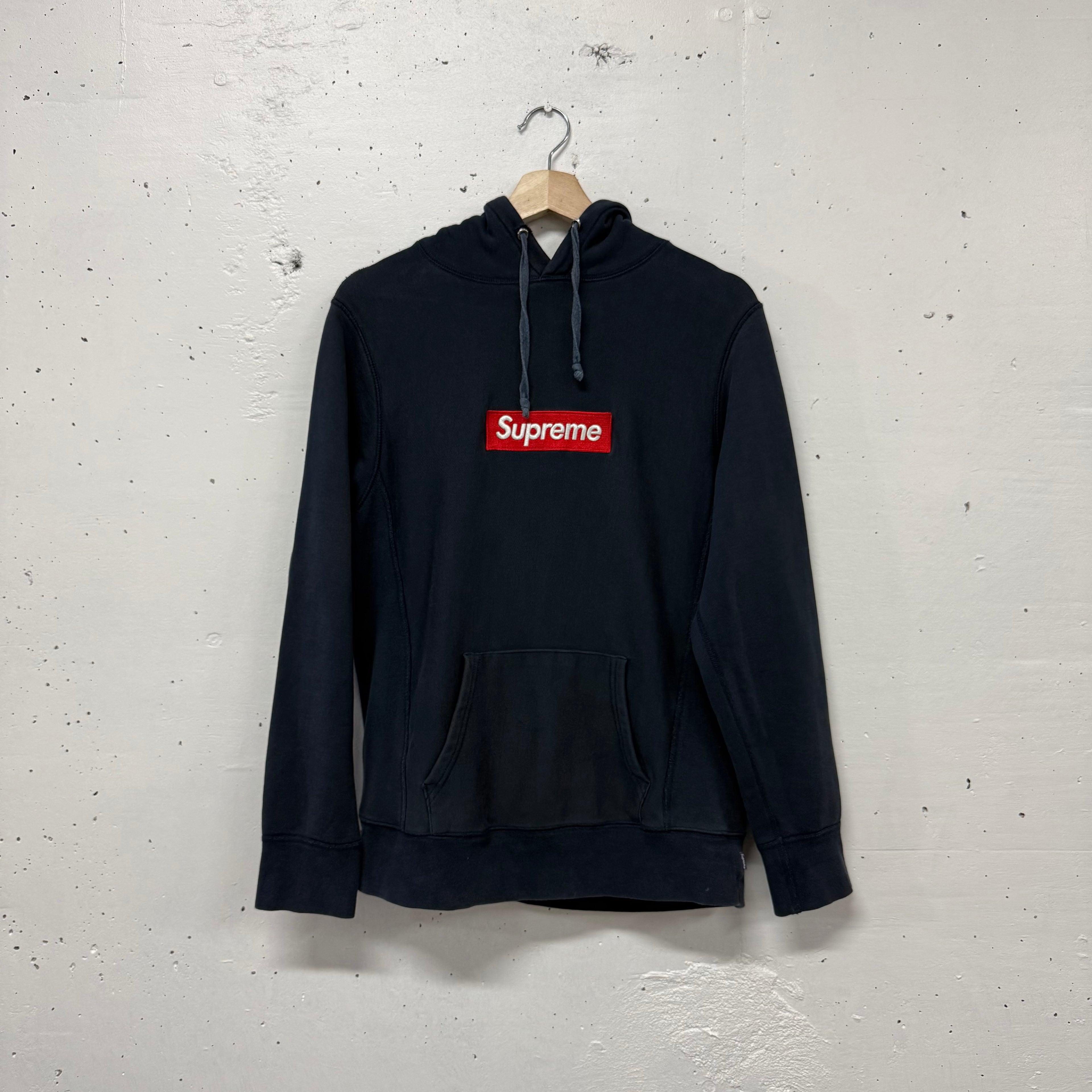 Poleron Supreme Box Logo